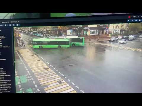 Столкновение автобусов в Алматы