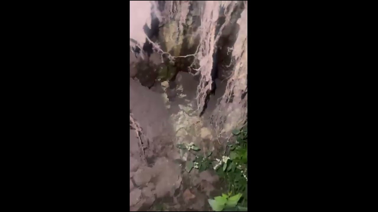 Яма на Аль-Фараби в Алматы