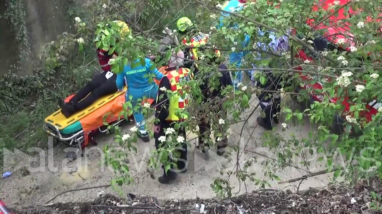 Siena, bus turistico finisce in una scarpata: un morto e diversi feriti