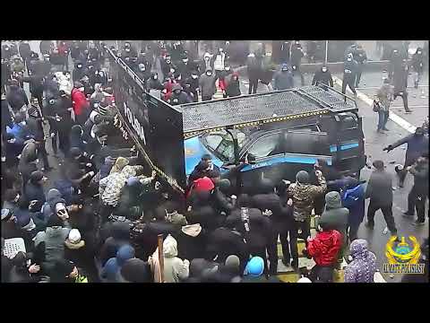 Полиция Алматы показала искореженный автопарк