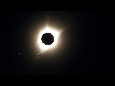 Salem goes dark as total solar eclipse dazzles crowds in Oregon