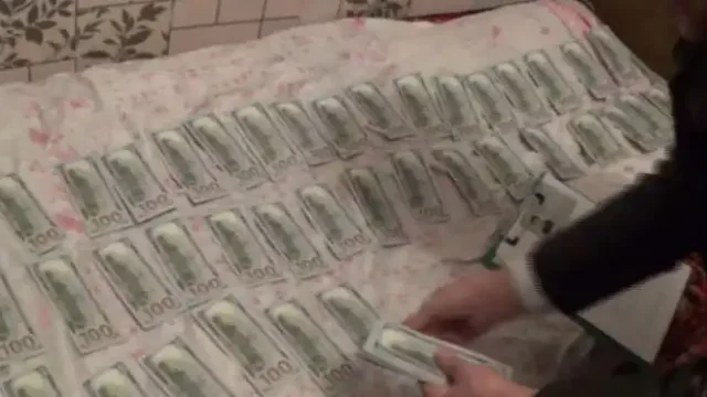Шымкентте асханада түстенген әйел 8000 доллары бар сөмкесінен айырылып қалды