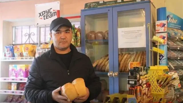 Шымкентте кәсіпкер жұма сайын тегін нан таратады