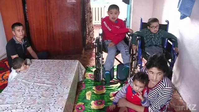 Алматылық кәсіпкер баспанаға мұқтаж шымкенттік жанұяға 4 бөлмелі пәтер алып берді