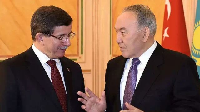 Ахмет Дәуітоғлы: Мені қосқанда Түркиядағы 78 миллион 600 мың қазақтан сәлем әкелдім (видео)