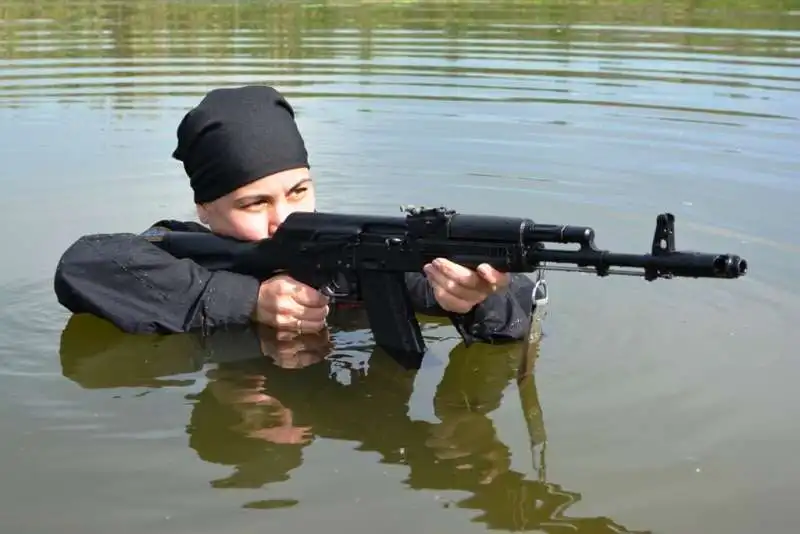 әскер қыздар