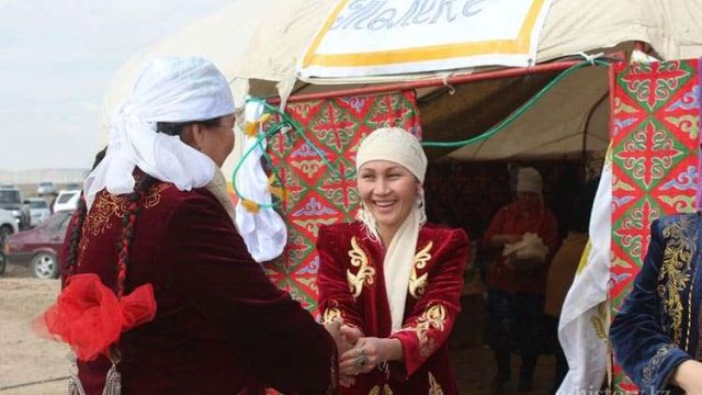 «Көрші ақысы — Тәңір ақысы» деген нені білдіреді?