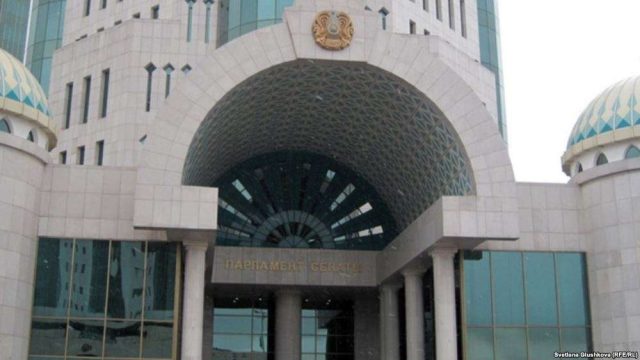 Қазақстан парламенті педофилдерді «химиялық піштіруді» мақұлдады