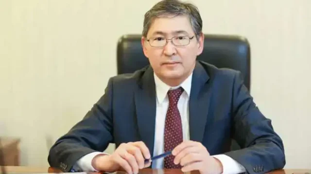 Сағадиев: Барлық мектептер электронды күнделікке өтіп, мұғалімдер қағазбастылықтан арылады