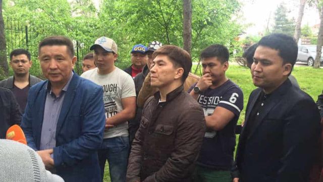 Қазақстандық жұлдыздар жер саудасына қарсылық білдірді