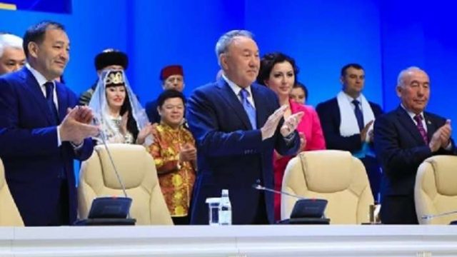 Назарбаев: Қазақ жастарының шетелде жалшы болып жүрмегенін мақтан тұтамын