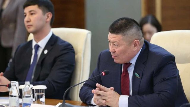 Бақытбек Смағұл: 2020 жылға дейін қазақстандық оқушылардың бәрі қазақша үйрене алады ма?