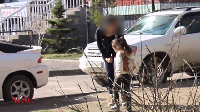 Еліміздің балақайлары бейтаныс бойжеткеннің тәтті беретініне сеніп, онымен еріп кетті