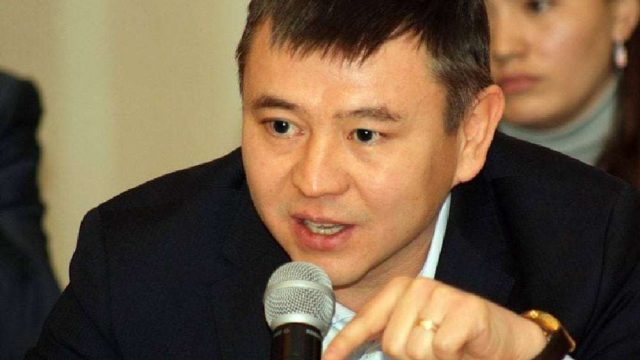 Мұхтар Тайжан: Қазақ тілінде сөйлеп, қазақша қызмет көрсетуді талап етіңдер
