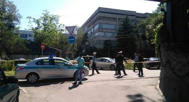 БАҚ: Алматыдағы Республика алаңы маңыннан жарылғыш зат табылды