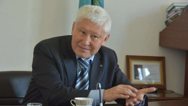 Асқар Жұмаділдаев: Жұрттың бәріне доллар мен 18-дегі қыз ғана ұнайды