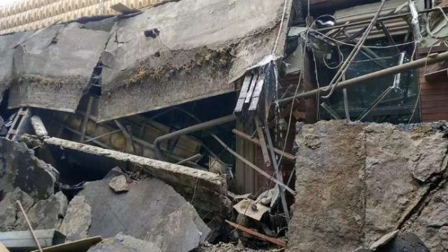 Алматыда «Қазақстан» қонақүйінің балконы опырылып түсті (фото)