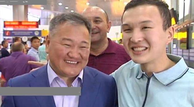 Америка түрмесінде жазасын өтеп шыққан Азамат Тәжияқов елге оралды