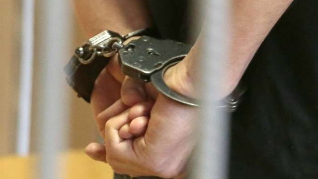 Астанада полицейге қол көтерген азамат сотталды