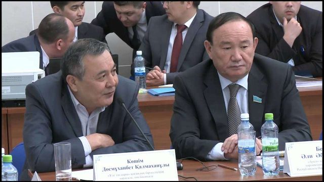 Дос Көшім: Біз жер үшін көшеге шыққан жігіттерге рахмет айтуымыз керек