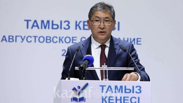 Білім және ғылым министрі мұғалім жалақысын көтерумен айналыспақ