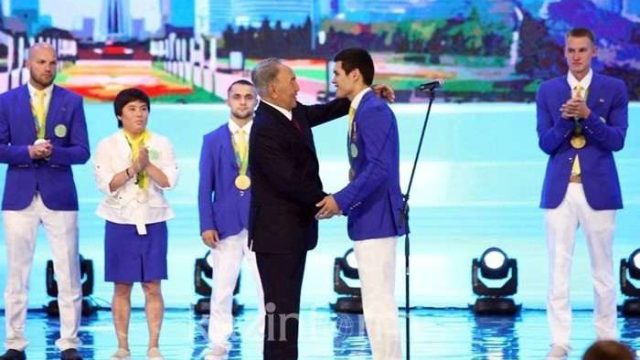 Нұрсұлтан Назарбаев Олимпиада чемпиондарын «Барыс» орденімен марапаттады