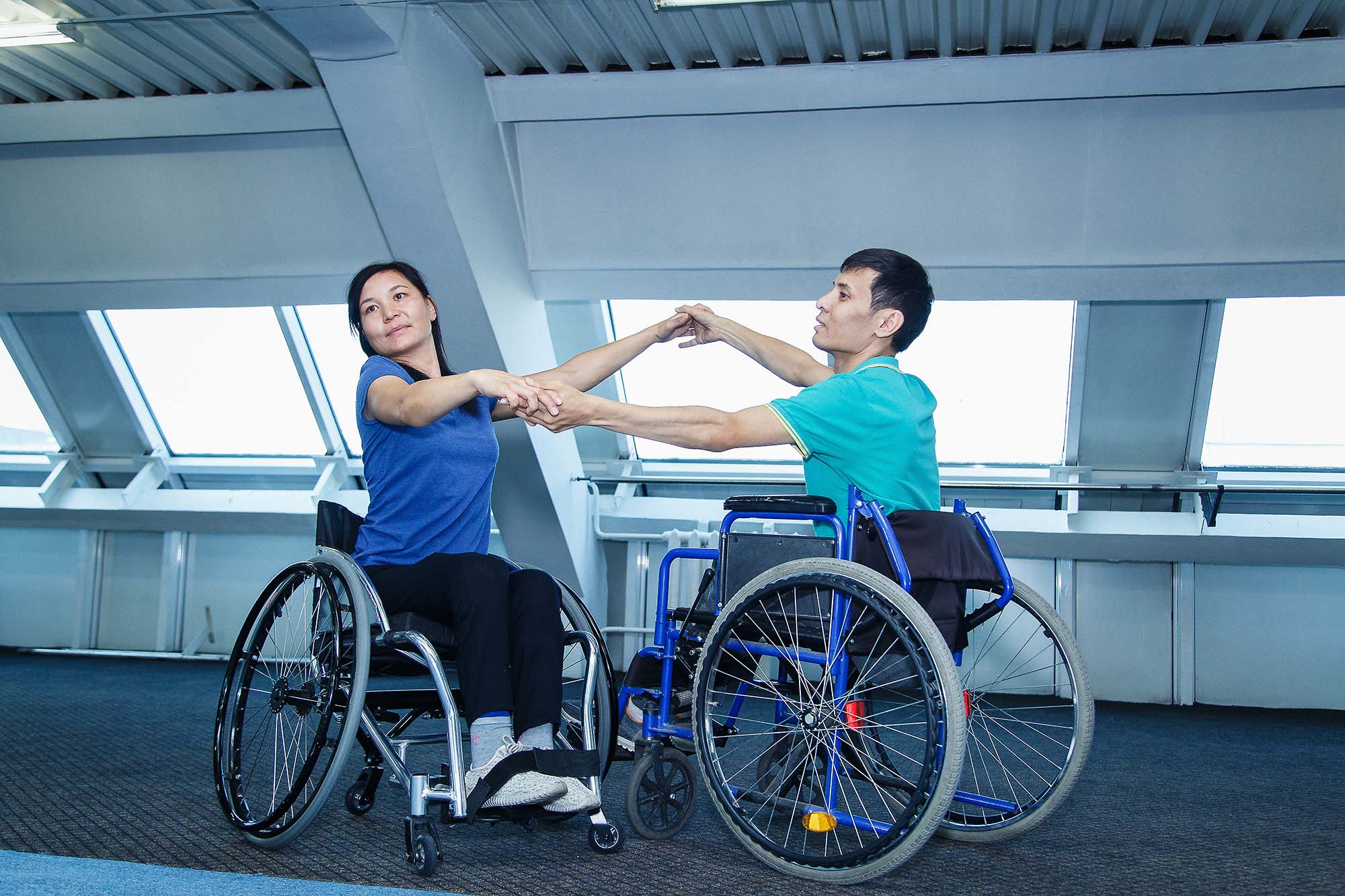 Ерекше білім беру қажеттілігі бар. Инвалид адамдар. Женщин с ограниченными физическими возможностями. Занятости инвалидов в Китае. Инклюзив машина.