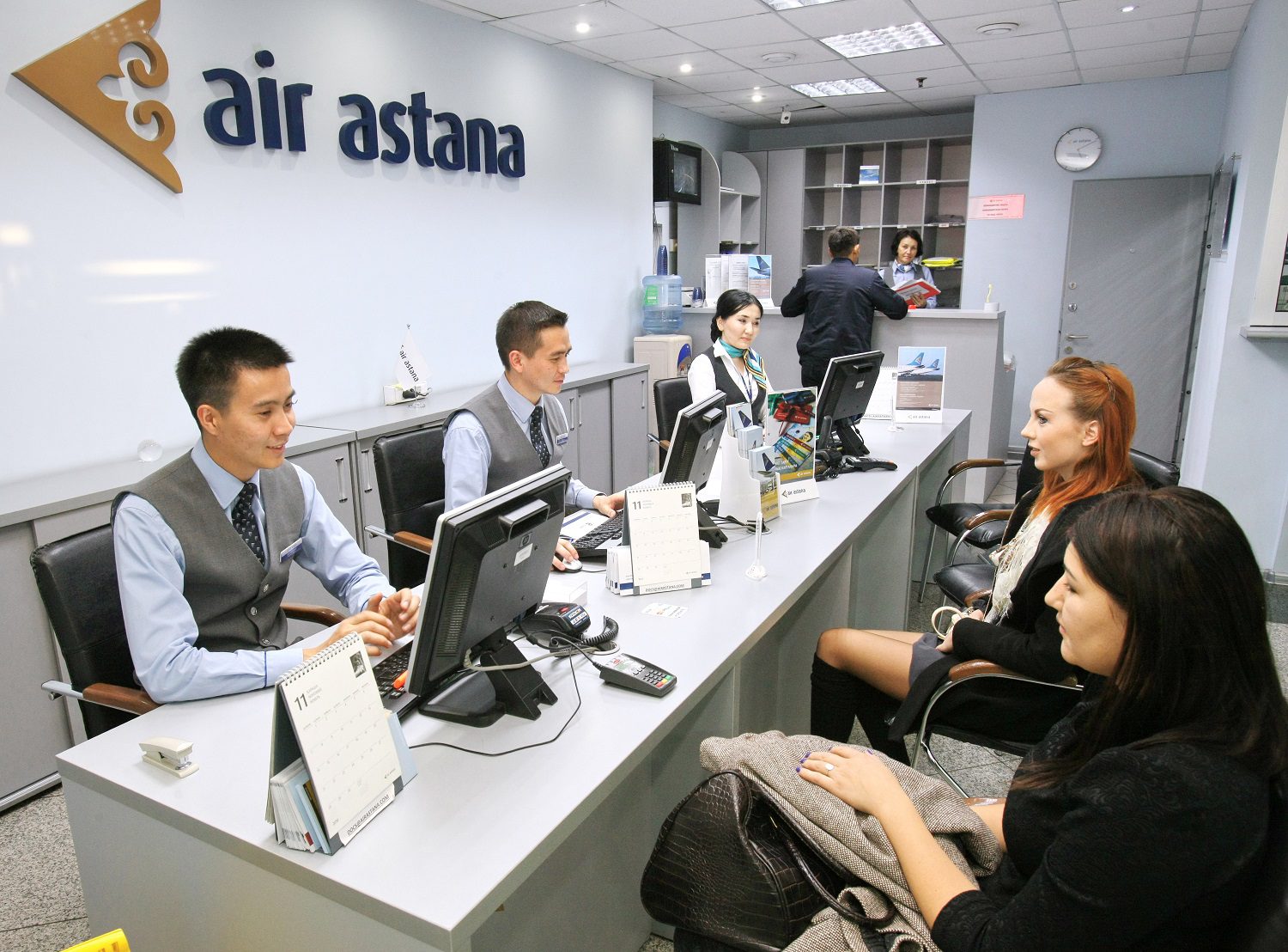 Оф аир. Эйр Астана. Компания АИР Астана. Air Astana сотрудники. Офис Air Astana здание.