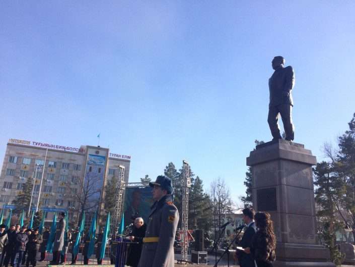 Нұрсұлтан Назарбаевтың ескерткіші орнатылды