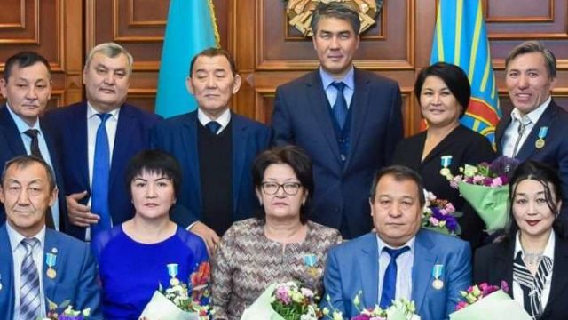 Желтоқсан оқиғасына қатысқандарға арнайы сыйлықтар табысталды