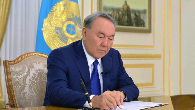 Назарбаев үш Заңға қол қойды