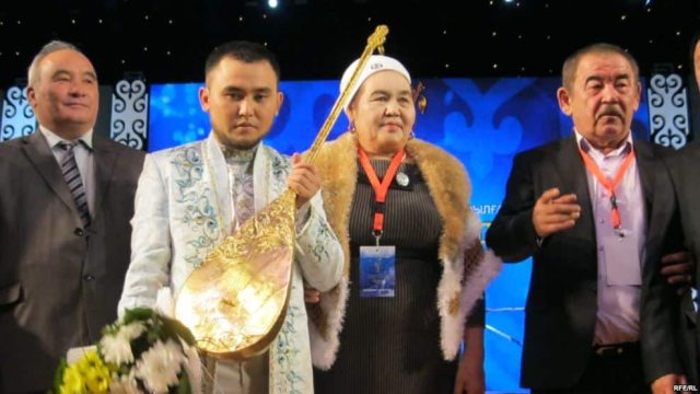 Ақын Мұхтар Ниязов екінші рет «Алтын домбыра» жүлдесін алды