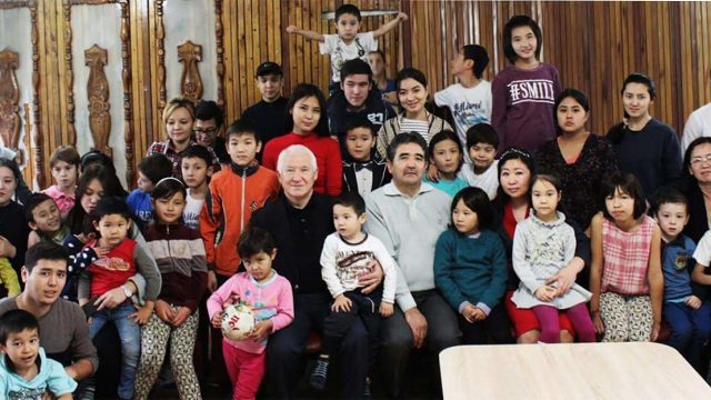 Балалар үйіне жиі баруымыз керек – Ермек Әубәкіров