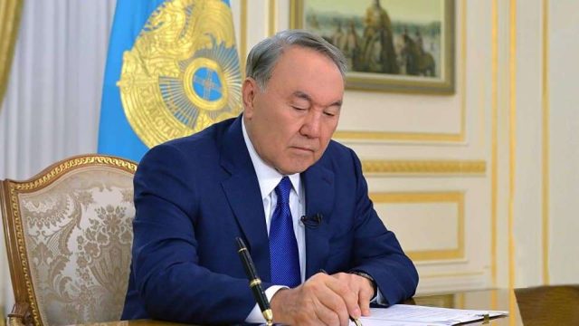 Нұрсұлтан Назарбаев республикалық бюджетке енгізілген түзетулерге қол қойды