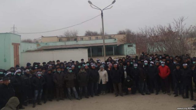 Ақтаудағы ашыққан мұнайшылар өтемақы төлеуге міндеттелді