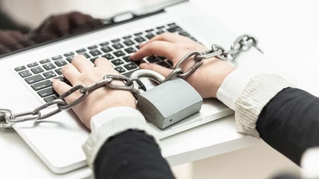 ҰҚК соттың шешімінсіз интернетті, ұялы байланысты бұғаттай алады