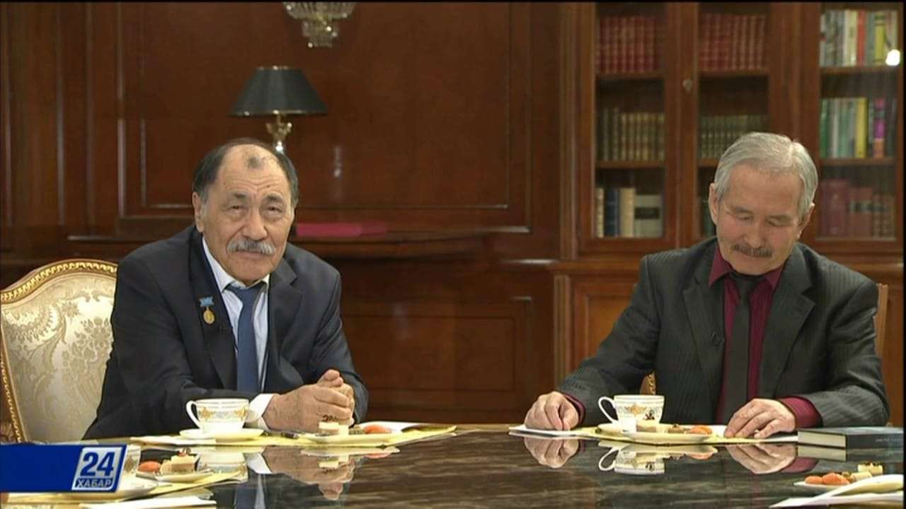 Елбасы Нұрсұлтан Назарбаев жазушылармен кездесті