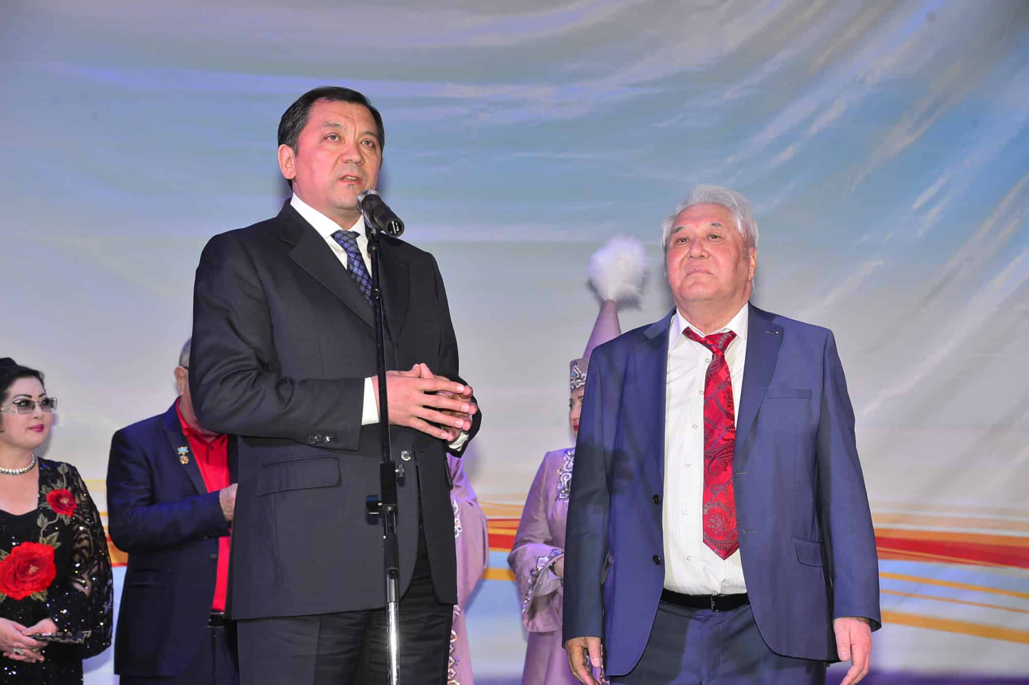 Нұрлан Ноғаев ортада жүрген азаматтарды тірісінде құрметтеуге шақырды