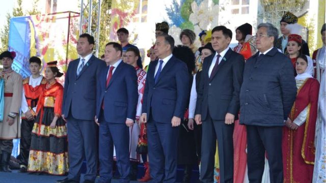 Мәлік Мырзалин Жібек жолы ауылының «Білім күні» салтанатты шарасына қатысты