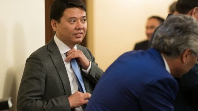 Әділет министрі Марат Бекетаев қазақ тілін үйреніп жүр