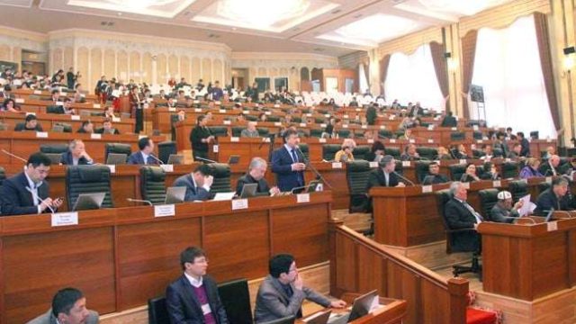 Парламент депутаттары демалысқа шықты