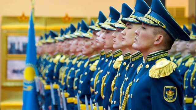 Тест: Әскери атақтар туралы жақсы білесіз бе?