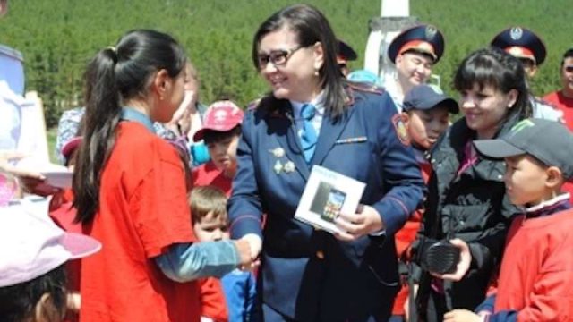 Полицейлер қызметі сурет тілімен бейнеленді