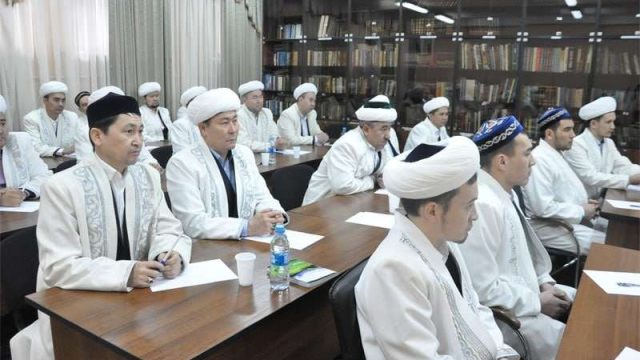 Өзбекстанда имамдардың діни сауаттылығы тексерілді