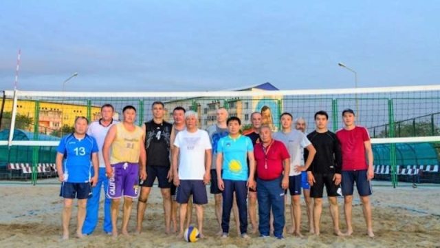 Амандық Баталов волейбол ойнап, жастарға шеберлік сағатын өткізді