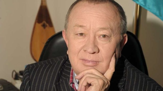 Алтынбек Қоразбаев Қарттар үйінде концерт берді