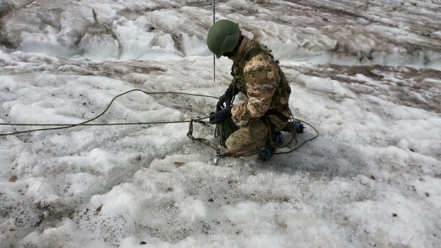Әскерилер Еуропаның ең биік нүктесі — Эльбрусты бағындырмақ