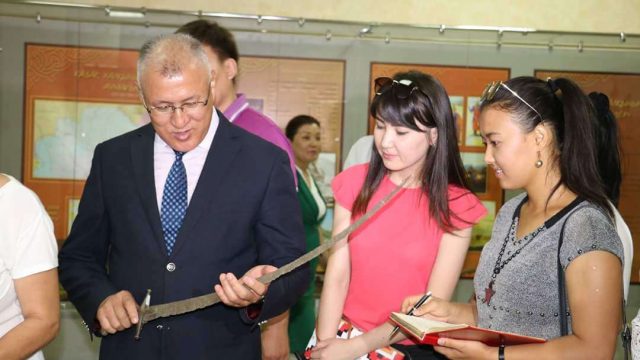 Кенасары ханның қылышы мен Қажымұқан Мұңайтпасовтың заттары Астанаға жеткізіледі