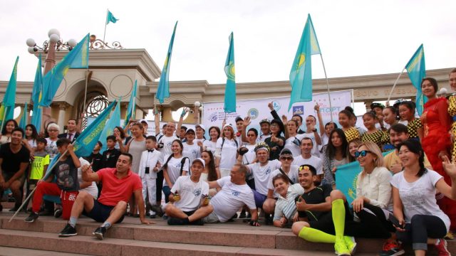 Алматыда көзі нашар көретін жандарға арналған халықаралық веломарафон басталды