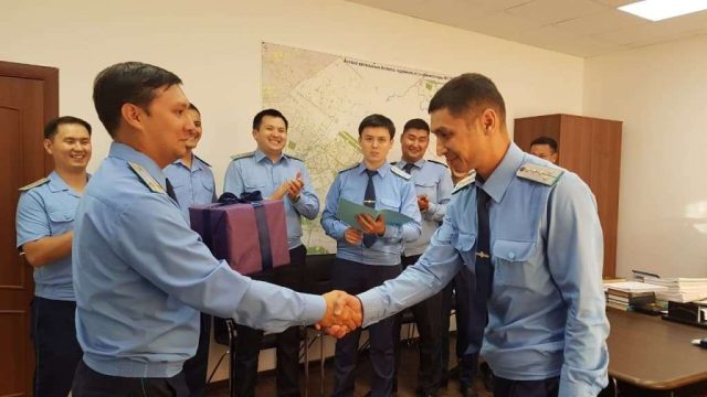 Сот залында адам өмірін құтқарған прокурор марапатталды